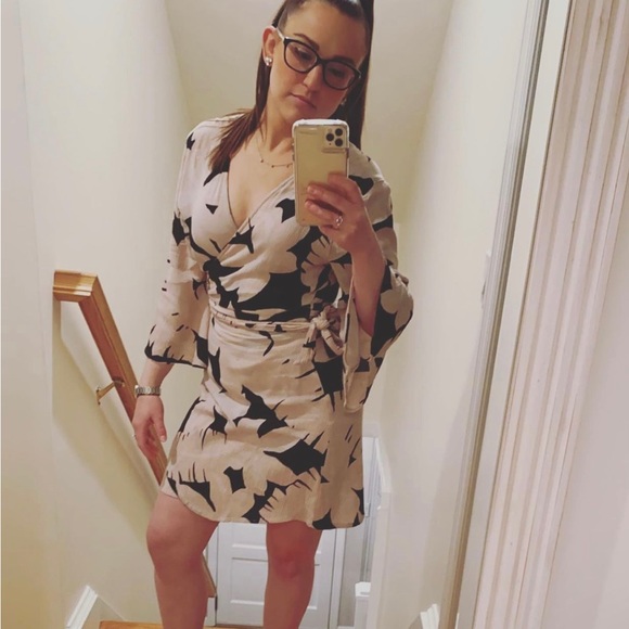 Meet your Posher, Alyssa - Picture 3 of 4